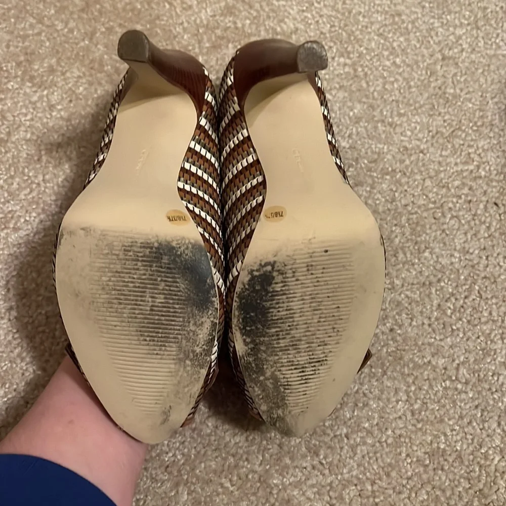 BCBGirls Brown Woven Heels with Buckle detail size 7.5 - Picture 3 of 4